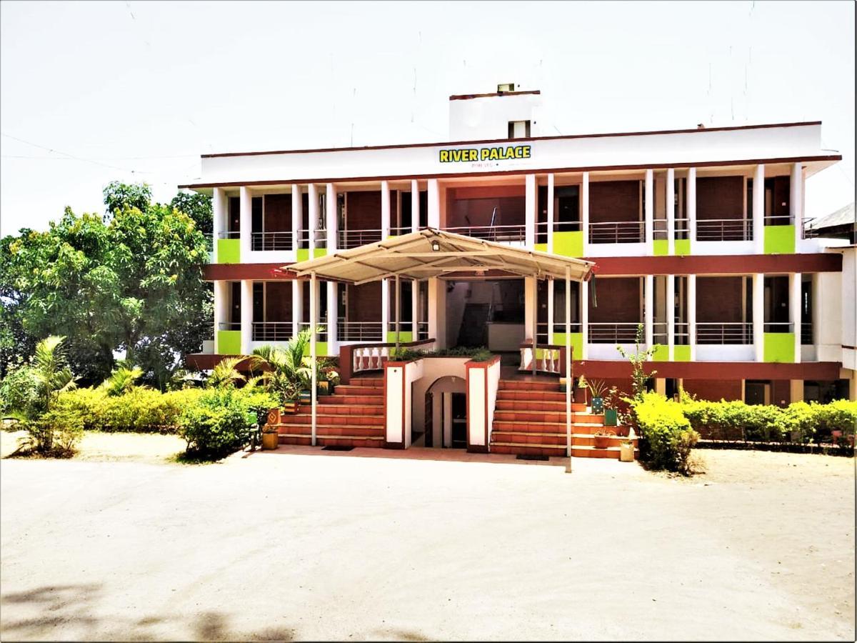 River Palace - A Valley View Hotel Panchgani Extérieur photo