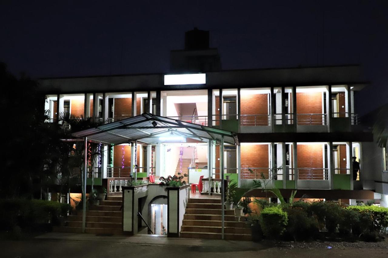 River Palace - A Valley View Hotel Panchgani Extérieur photo