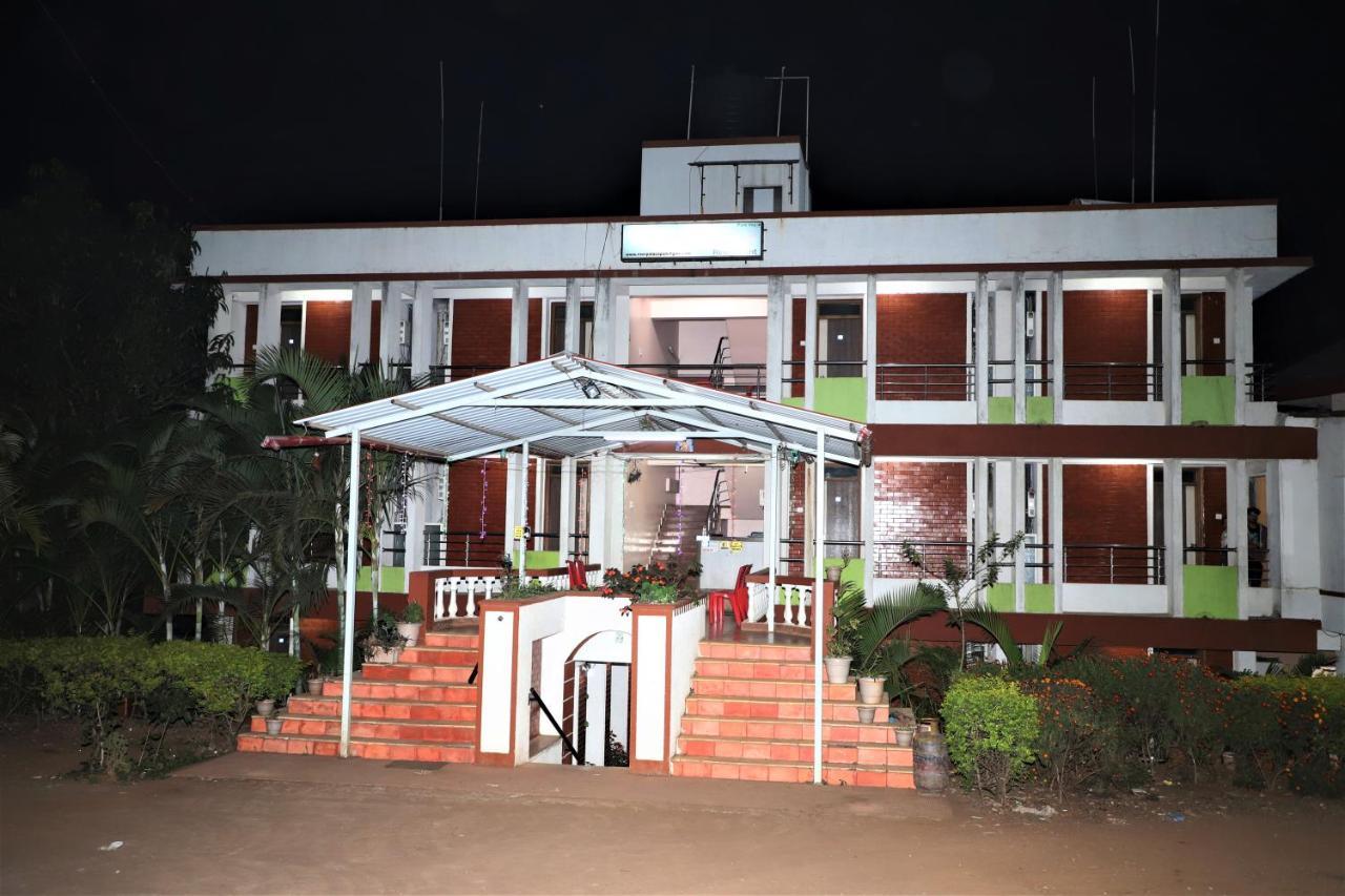 River Palace - A Valley View Hotel Panchgani Extérieur photo
